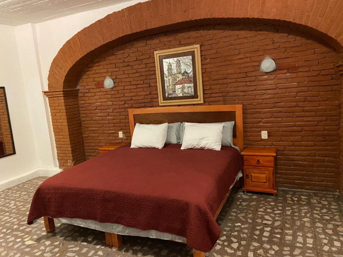 Hotel El Gran Toril Taxco de Alarcon Zewnętrze zdjęcie